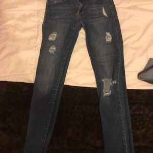 Distressed jeans size 25